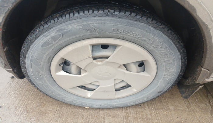 2016 Mahindra XUV500 W6 1.99, Diesel, Manual, 1,25,576 km, tyre