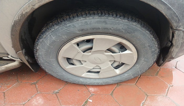 2016 Mahindra XUV500 W6 1.99, Diesel, Manual, 1,25,576 km, tyre