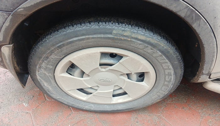 2016 Mahindra XUV500 W6 1.99, Diesel, Manual, 1,25,576 km, tyre