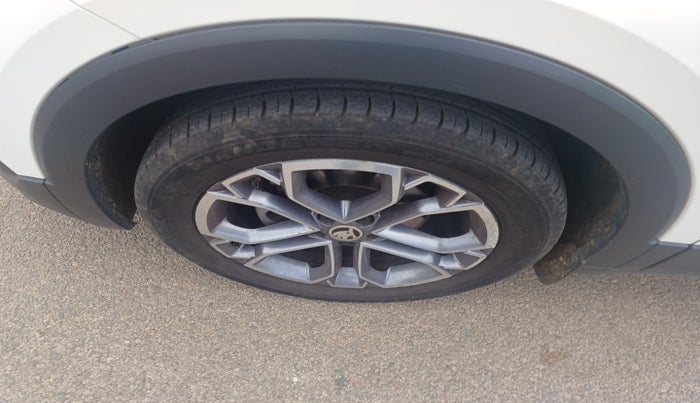 2022 Skoda KUSHAQ STYLE 1.0L TSI AT (6 AIRBAGS), Petrol, Automatic, 15,708 km, tyre