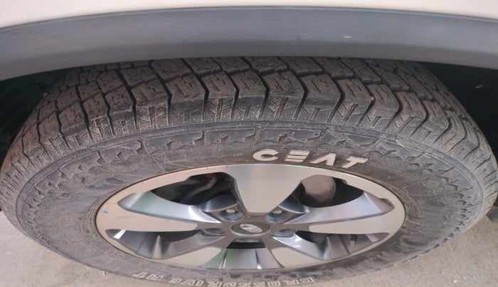 2019 Mahindra ALTURAS G4 4WD AT, Diesel, Automatic, 1,64,026 km, tyre