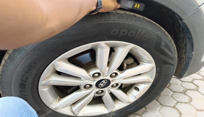 2016 Hyundai Creta SX PLUS 1.6 DIESEL, Diesel, Manual, 2,30,608 km, tyre