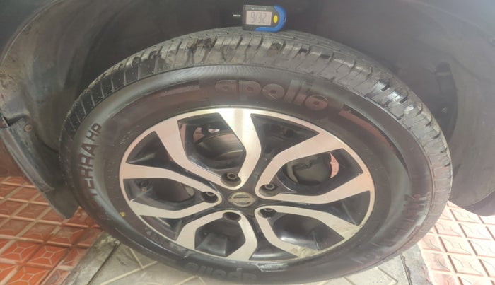 2014 Nissan Terrano XV D THP PREMIUM 110 PS, Diesel, Manual, 1,07,800 km, tyre