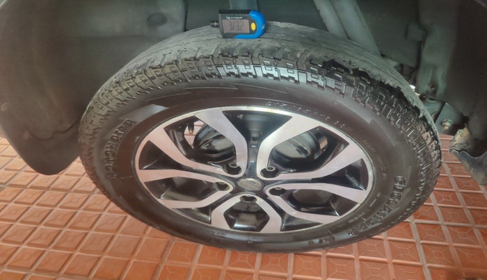 2014 Nissan Terrano XV D THP PREMIUM 110 PS, Diesel, Manual, 1,07,800 km, tyre