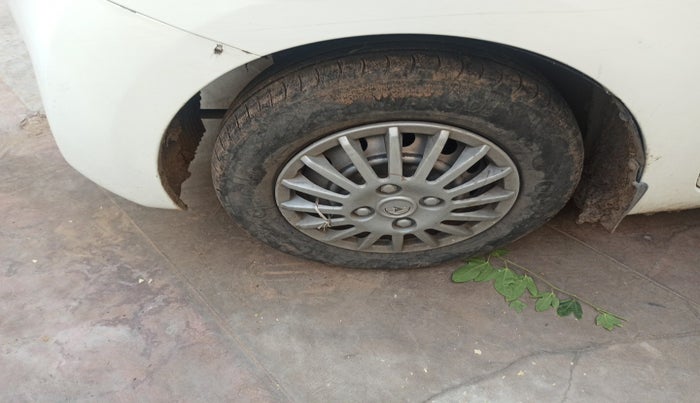 2012 Hyundai Eon ERA, Petrol, Manual, 82,568 km, tyre