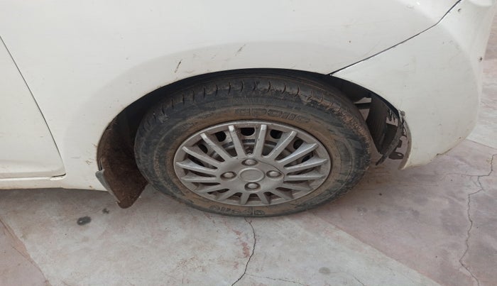 2012 Hyundai Eon ERA, Petrol, Manual, 82,568 km, tyre