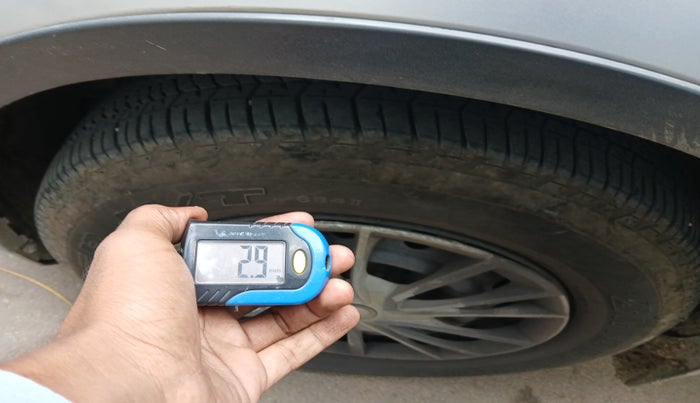2018 Mahindra XUV500 W6 AT, Diesel, Automatic, 1,01,715 km, tyre