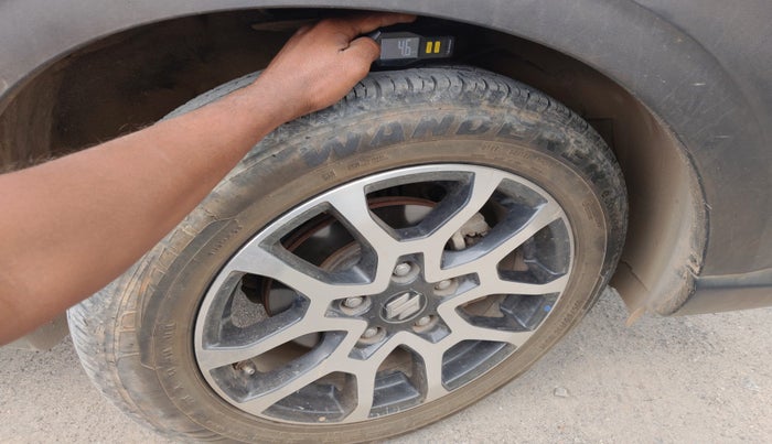 2022 Maruti XL6 ALPHA PLUS AT, Petrol, Automatic, 28,605 km, tyre