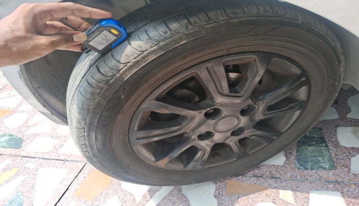 2016 Tata Tiago XZ PETROL, Petrol, Manual, 1,08,570 km, tyre