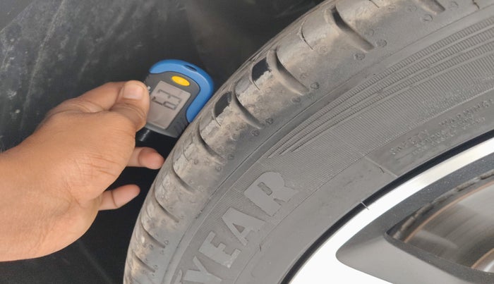 2024 MG HECTOR PLUS SHARP PRO 1.5 PETROL TURBO CVT 7 STR, Petrol, Automatic, 8,745 km, tyre