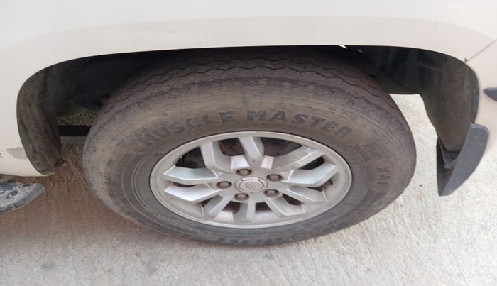 2015 Mahindra TUV300 T8, Diesel, Manual, 74,611 km, tyre
