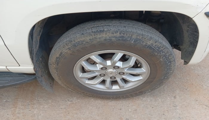 2015 Mahindra TUV300 T8, Diesel, Manual, 74,611 km, tyre