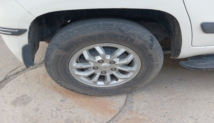 2015 Mahindra TUV300 T8, Diesel, Manual, 74,611 km, tyre