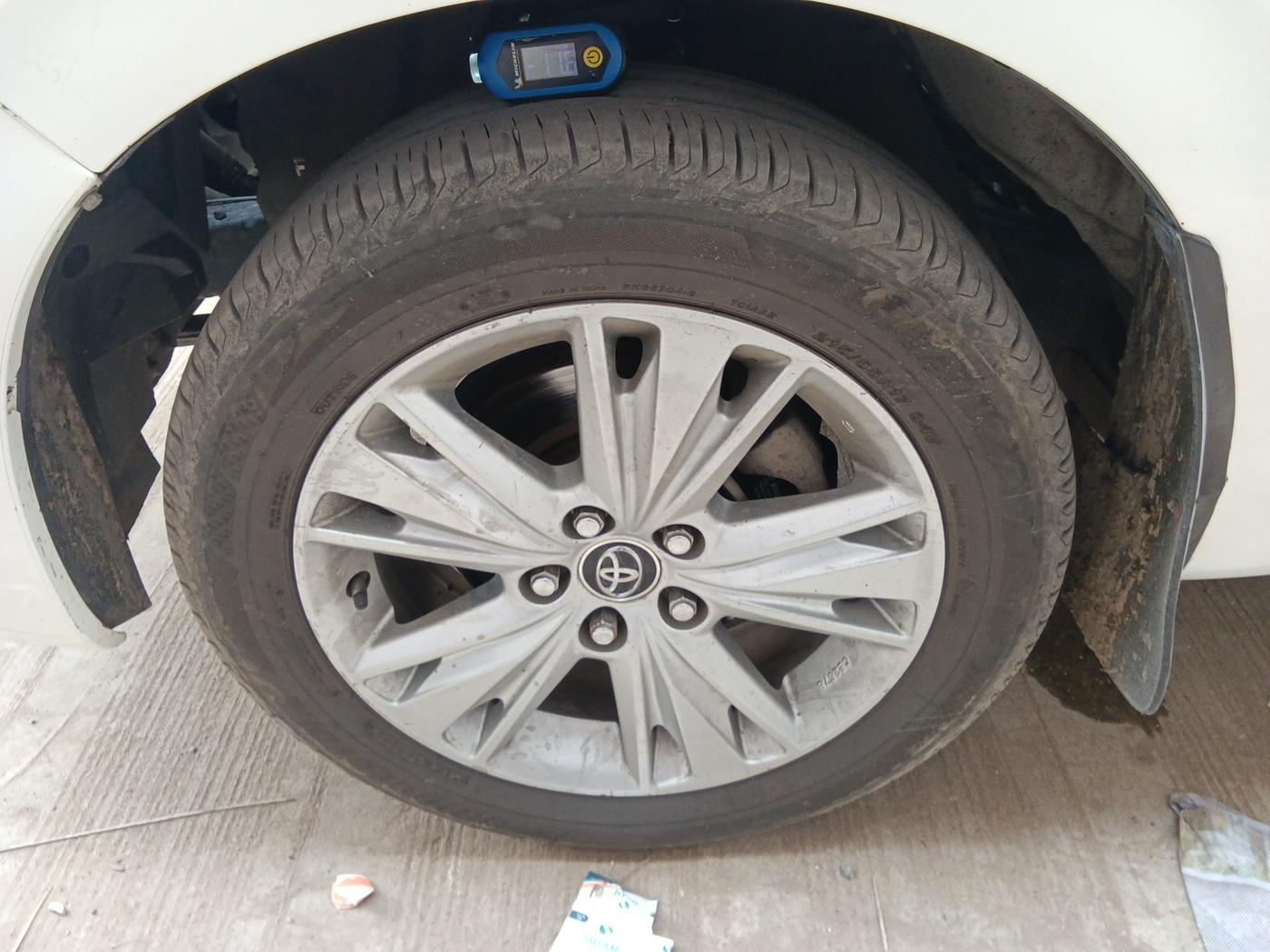 2019 Toyota Innova Crysta 2.7 ZX AT 7 STR, Petrol, Automatic, 2,77,177 km, tyre
