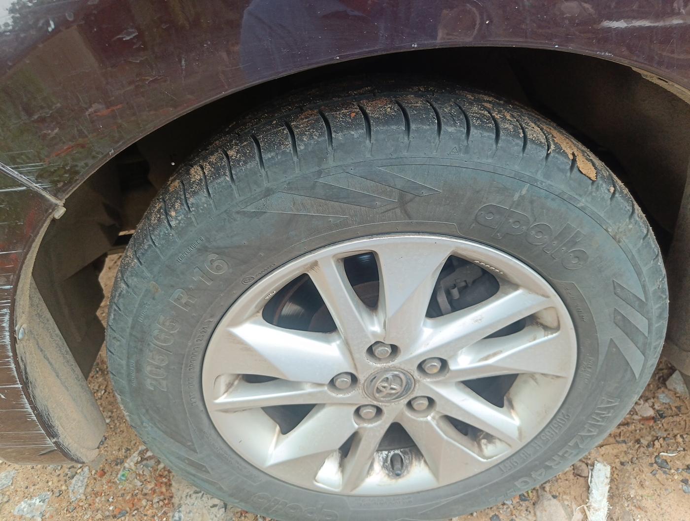 2016 Toyota Innova Crysta 2.8 GX AT 8 STR, Diesel, Automatic, 1,23,750 km, tyre