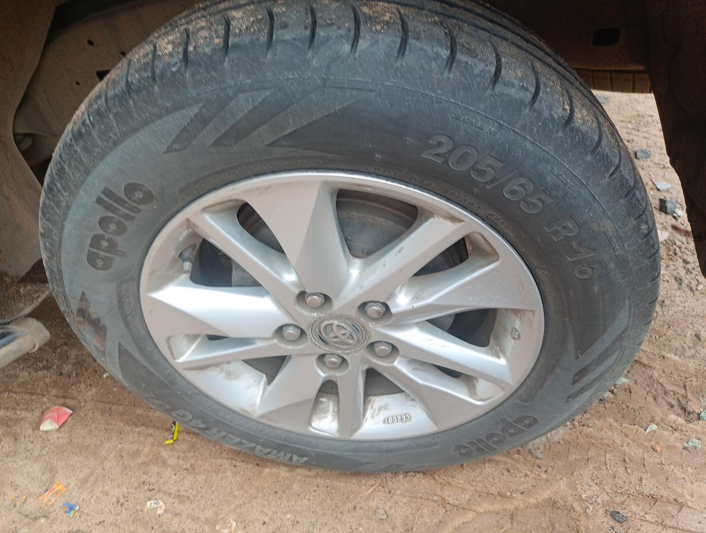 2016 Toyota Innova Crysta 2.8 GX AT 8 STR, Diesel, Automatic, 1,23,750 km, tyre