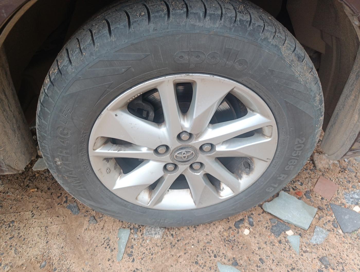 2016 Toyota Innova Crysta 2.8 GX AT 8 STR, Diesel, Automatic, 1,23,750 km, tyre