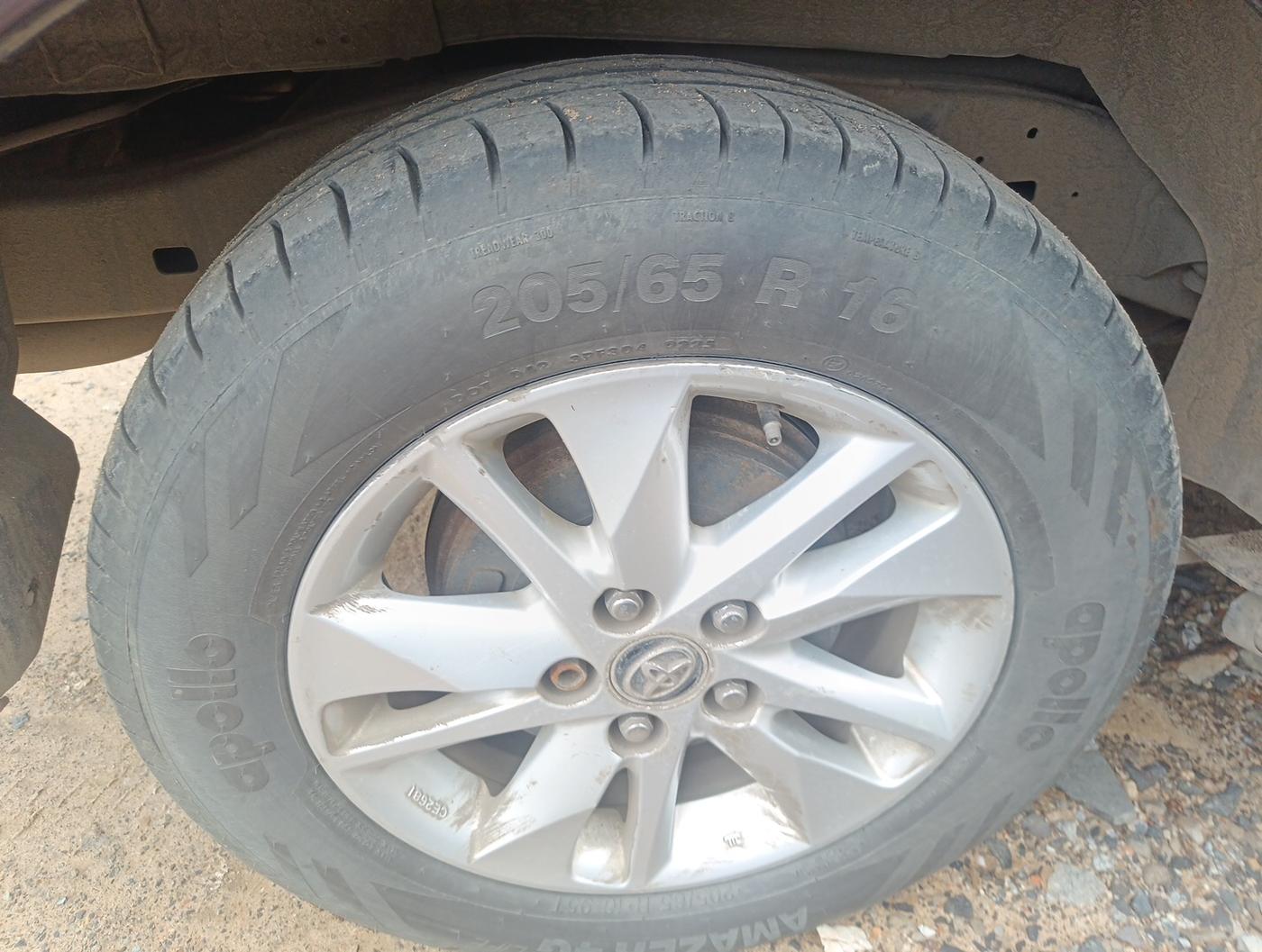2016 Toyota Innova Crysta 2.8 GX AT 8 STR, Diesel, Automatic, 1,23,750 km, tyre