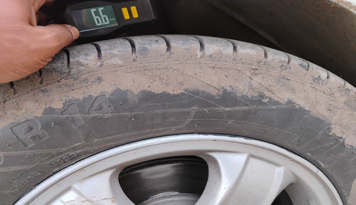 2010 Hyundai Verna VGT CRDI SX 1.5, Diesel, Manual, 1,58,217 km, tyre