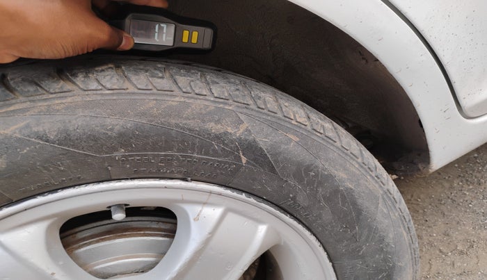 2010 Hyundai Verna VGT CRDI SX 1.5, Diesel, Manual, 1,58,217 km, tyre