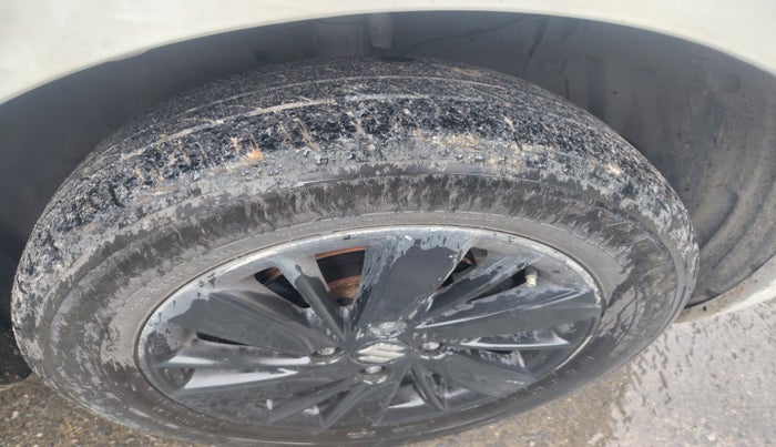 2015 Maruti Swift ZXI, Petrol, Manual, 1,79,312 km, tyre