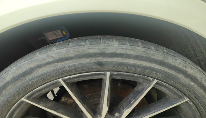 2011 Mercedes Benz C Class 	250 CDI ELEGANCE AT, Diesel, Automatic, 1,03,555 km, tyre