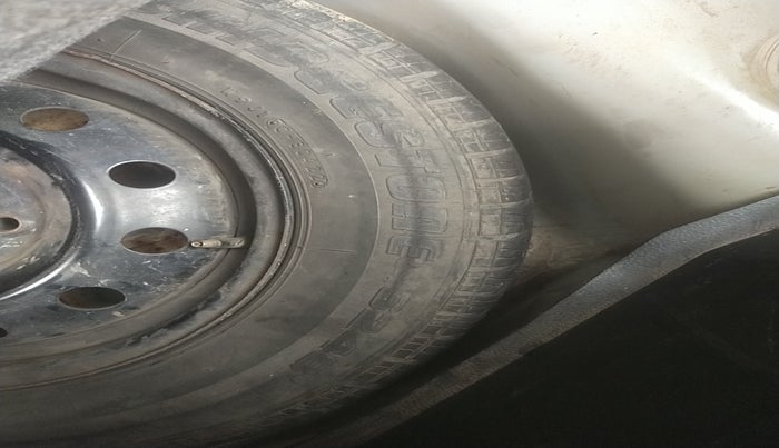 2015 Maruti Swift VDI, Diesel, Manual, 1,56,354 km, tyre