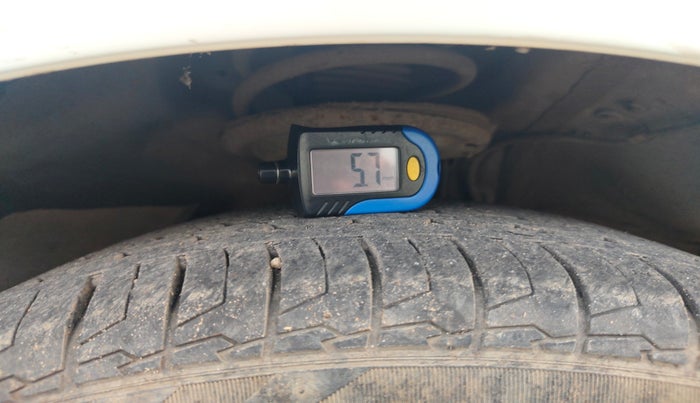 2008 Toyota Camry W2 AT, Petrol, Automatic, 1,00,381 km, tyre