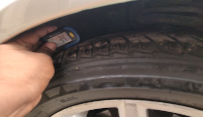 2010 Volkswagen Jetta TRENDLINE 2.0L TDI, Diesel, Manual, 1,29,680 km, tyre