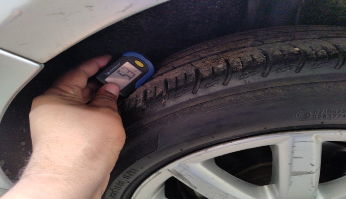 2010 Volkswagen Jetta TRENDLINE 2.0L TDI, Diesel, Manual, 1,29,680 km, tyre