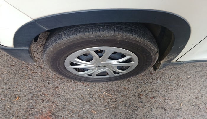 2016 Mahindra Kuv100 K4 D 6 STR, Diesel, Manual, 64,642 km, tyre