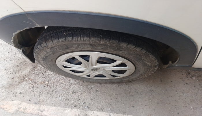 2016 Mahindra Kuv100 K4 D 6 STR, Diesel, Manual, 64,642 km, tyre