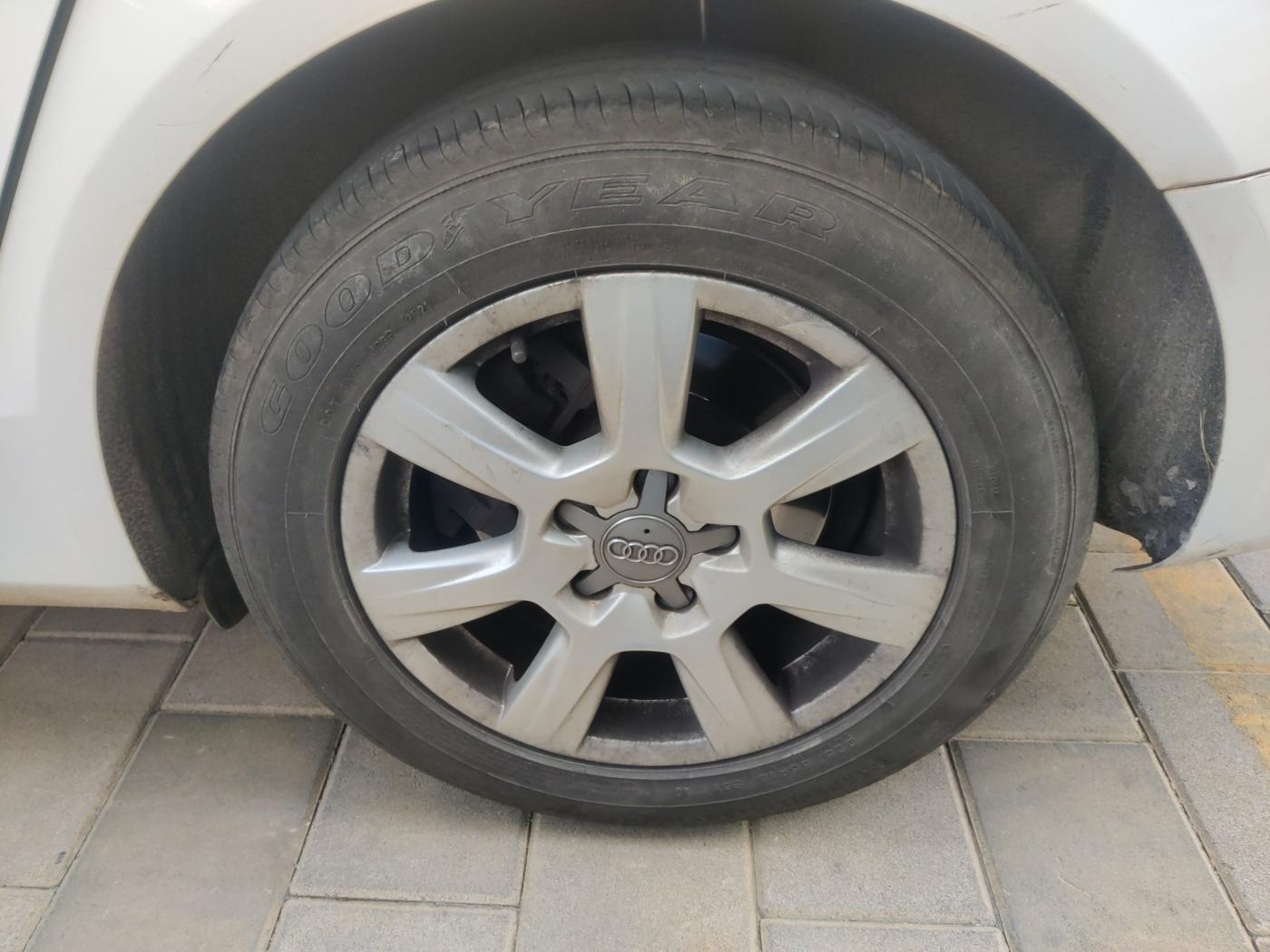 2012 Audi A4 1.8 TFSI, Petrol, Automatic, 1,20,339 km, tyre