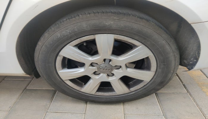 2012 Audi A4 1.8 TFSI, Petrol, Automatic, 1,20,339 km, tyre