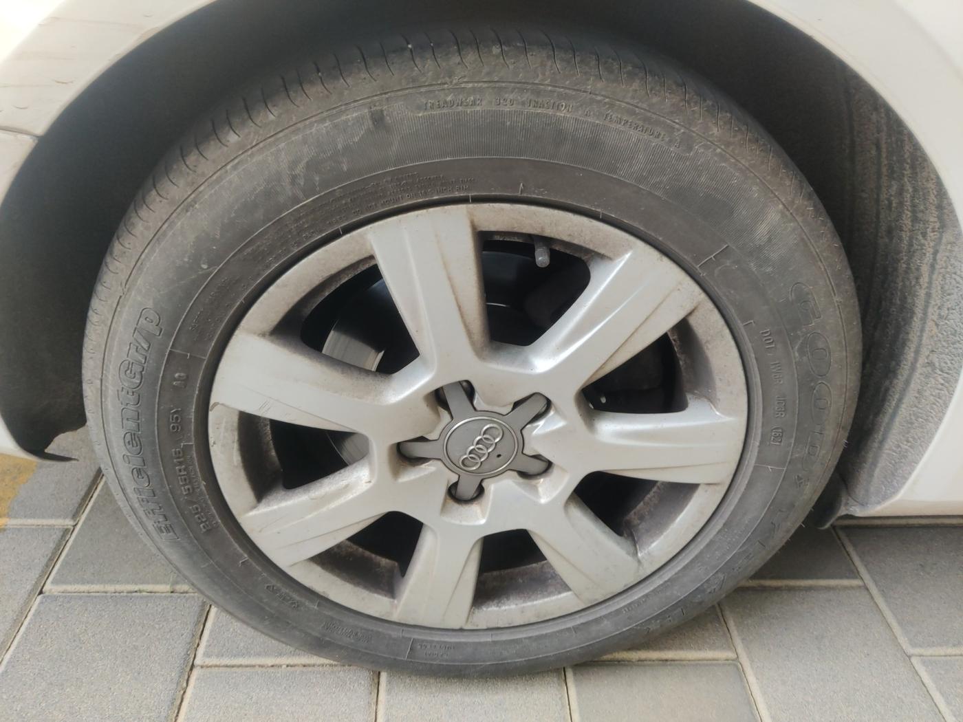2012 Audi A4 1.8 TFSI, Petrol, Automatic, 1,20,339 km, tyre