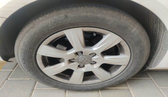 2012 Audi A4 1.8 TFSI, Petrol, Automatic, 1,20,339 km, tyre