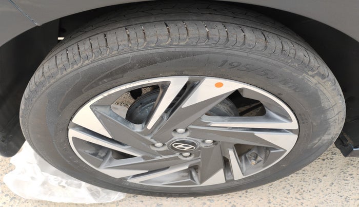 2021 Hyundai NEW I20 ASTA (O) 1.2 MT, Petrol, Manual, 44,545 km, tyre