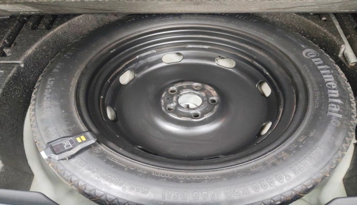 2017 Volkswagen TIGUAN HIGHLINE TDI AT, Diesel, Automatic, 1,57,189 km, tyre