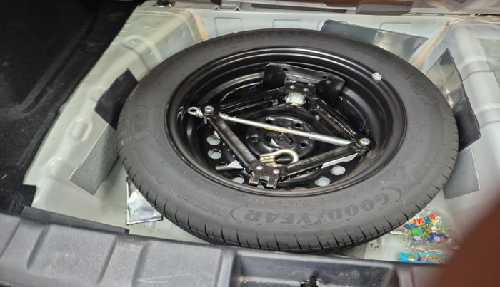2023 Tata NEXON SMART 1.2 PETROL, Petrol, Manual, 2,572 km, tyre