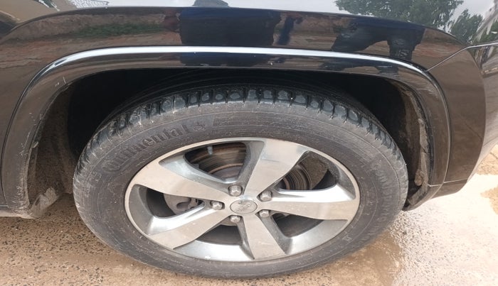 2017 Jeep GRAND CHEROKEE SUMMIT DIESEL, Diesel, Automatic, 1,05,027 km, tyre
