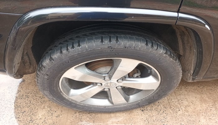 2017 Jeep GRAND CHEROKEE SUMMIT DIESEL, Diesel, Automatic, 1,05,027 km, tyre