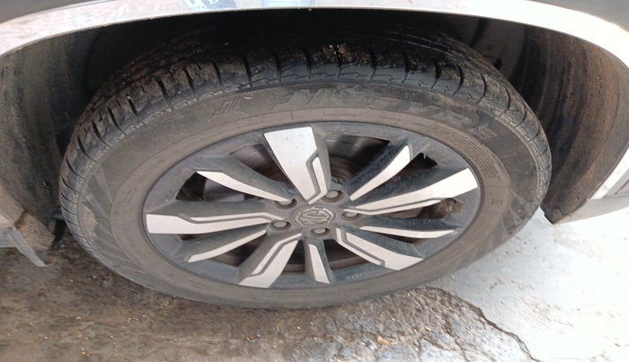 2019 MG HECTOR SHARP 1.5 DCT PETROL, Petrol, Automatic, 1,19,444 km, tyre