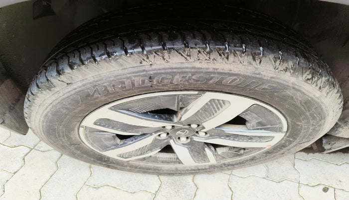 2024 Tata Safari ADVENTURE PLUS AT, Diesel, Automatic, 4,777 km, tyre