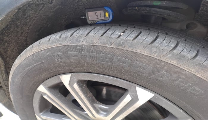2023 Mahindra XUV700 AX 7 D AT 7 STR, Diesel, Automatic, 19,571 km, tyre