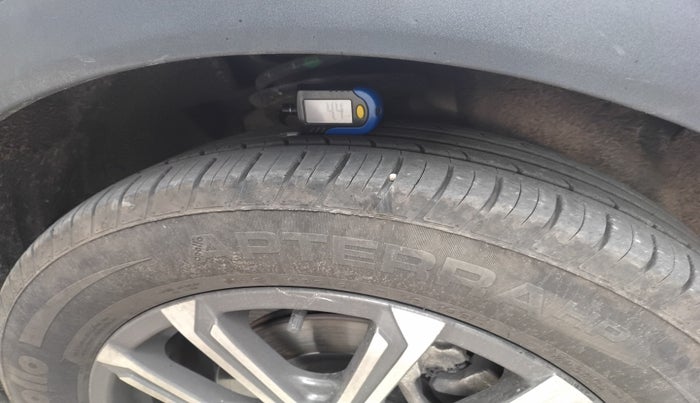 2023 Mahindra XUV700 AX 7 D AT 7 STR, Diesel, Automatic, 19,571 km, tyre