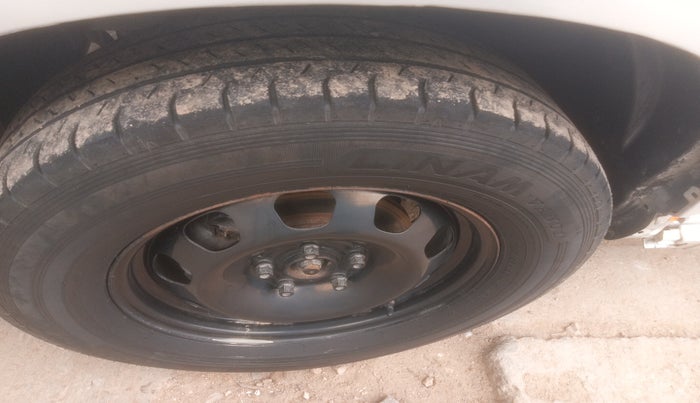 2013 Nissan Terrano XL (D), Diesel, Manual, 79,833 km, tyre