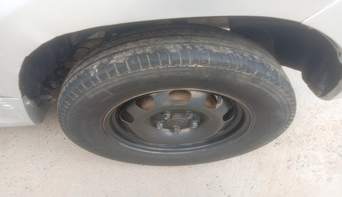 2013 Nissan Terrano XL (D), Diesel, Manual, 79,833 km, tyre