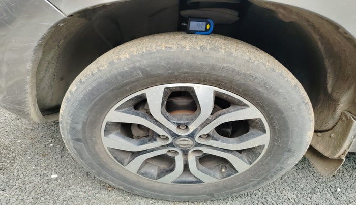 2014 Nissan Terrano XV D THP 110 PS, Diesel, Manual, 1,33,972 km, tyre