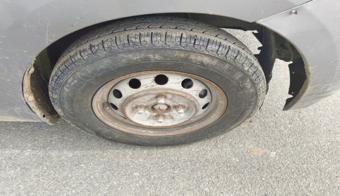 2012 Hyundai Eon ERA +, Petrol, Manual, 1,41,298 km, tyre
