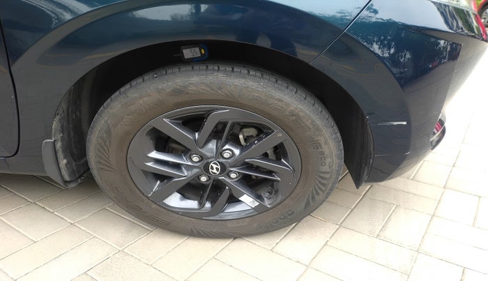 2022 Hyundai GRAND I10 NIOS SPORTZ AMT 1.2 KAPPA VTVT, Petrol, Automatic, 16,681 km, tyre